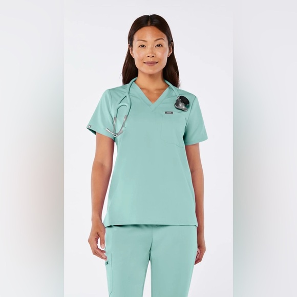 Catarina One-Pocket Scrub Top - Picture 1 of 5